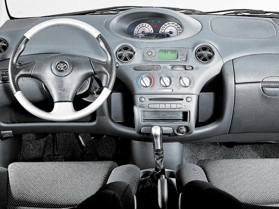  Toyota Yaris T-Sport 2001 года  (фото 12 из 24)